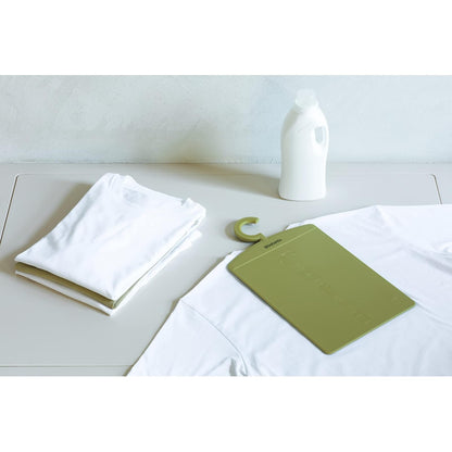 Brabantia Tabla plegable (verde tranquilo) para camisas, carpeta de lavandería, ayudante de ropa plegable (8 x 0.2 x 15 pulgadas)