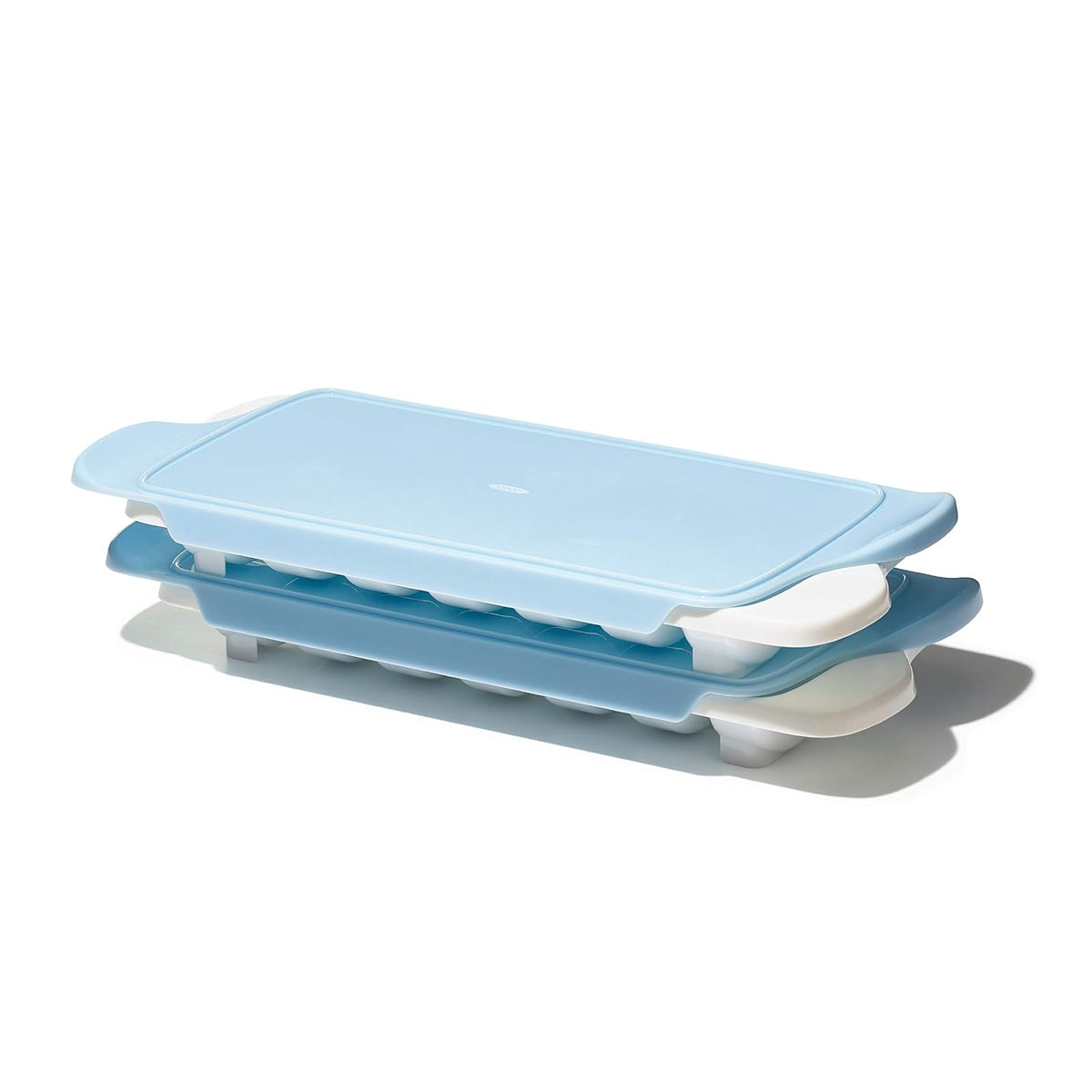 OXO Good Grips - Bandeja para cubitos de hielo (2 unidades) | OXO Good Grips Bandeja flexible para cubitos de hielo con tapa, paquete de 2, azul y blanco