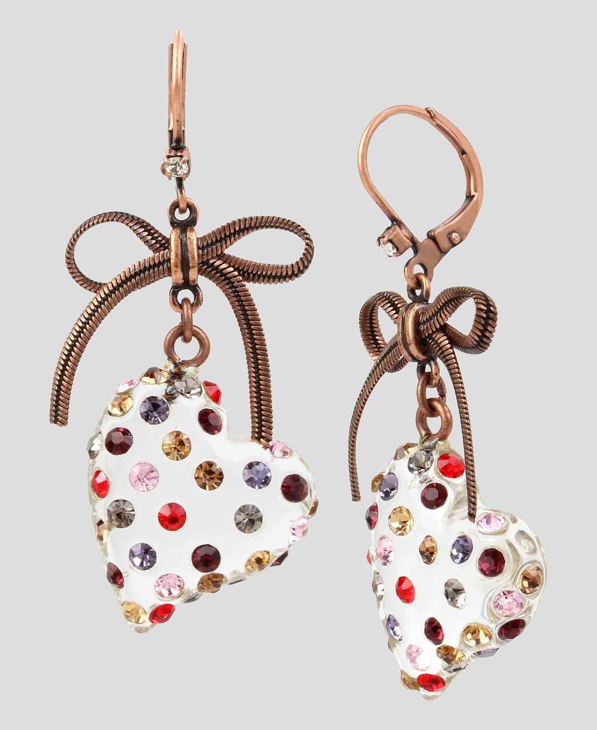 Betsey Johnson - arete colgantes con forma de corazón de Lucite