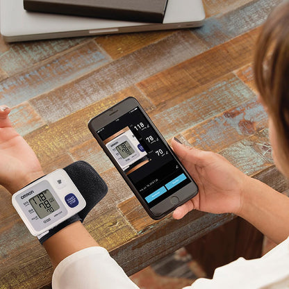 OMRON HEM-6124 – Baumanómetro Digital de Muñeca Portátil con Sensor de Posición, Inflado Personalizado y Detección de Latidos Irregulares