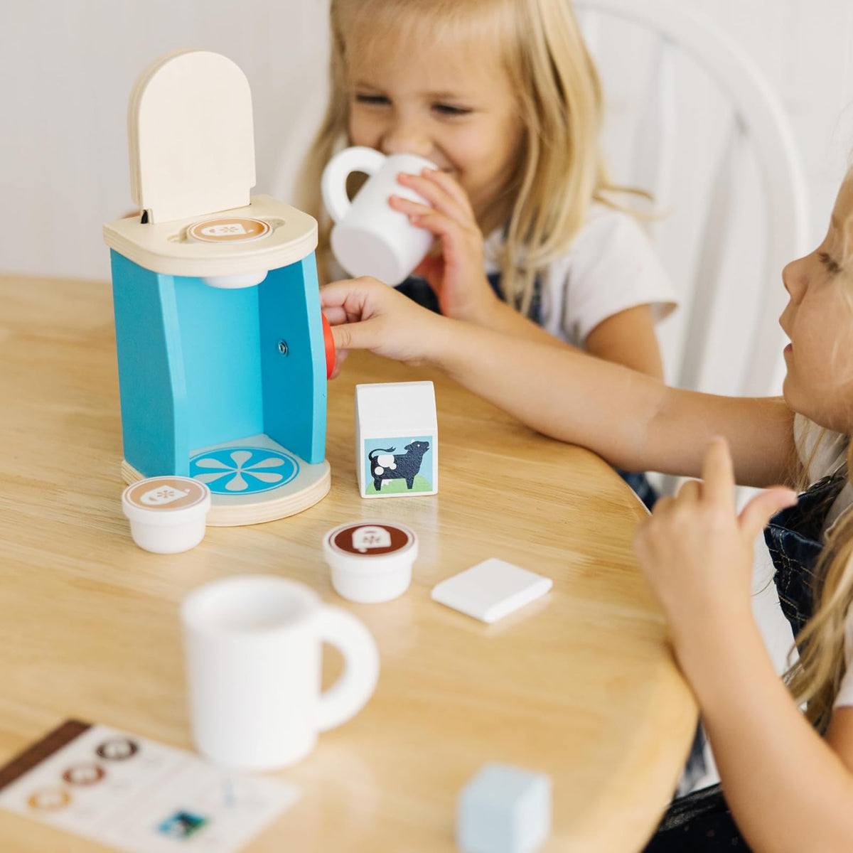 Melissa & Doug Juego de Cafetera para Preparar y Servir Café, Accesorios de Cocina, Juguete de Madera, Juego Imaginativo (12 Piezas)