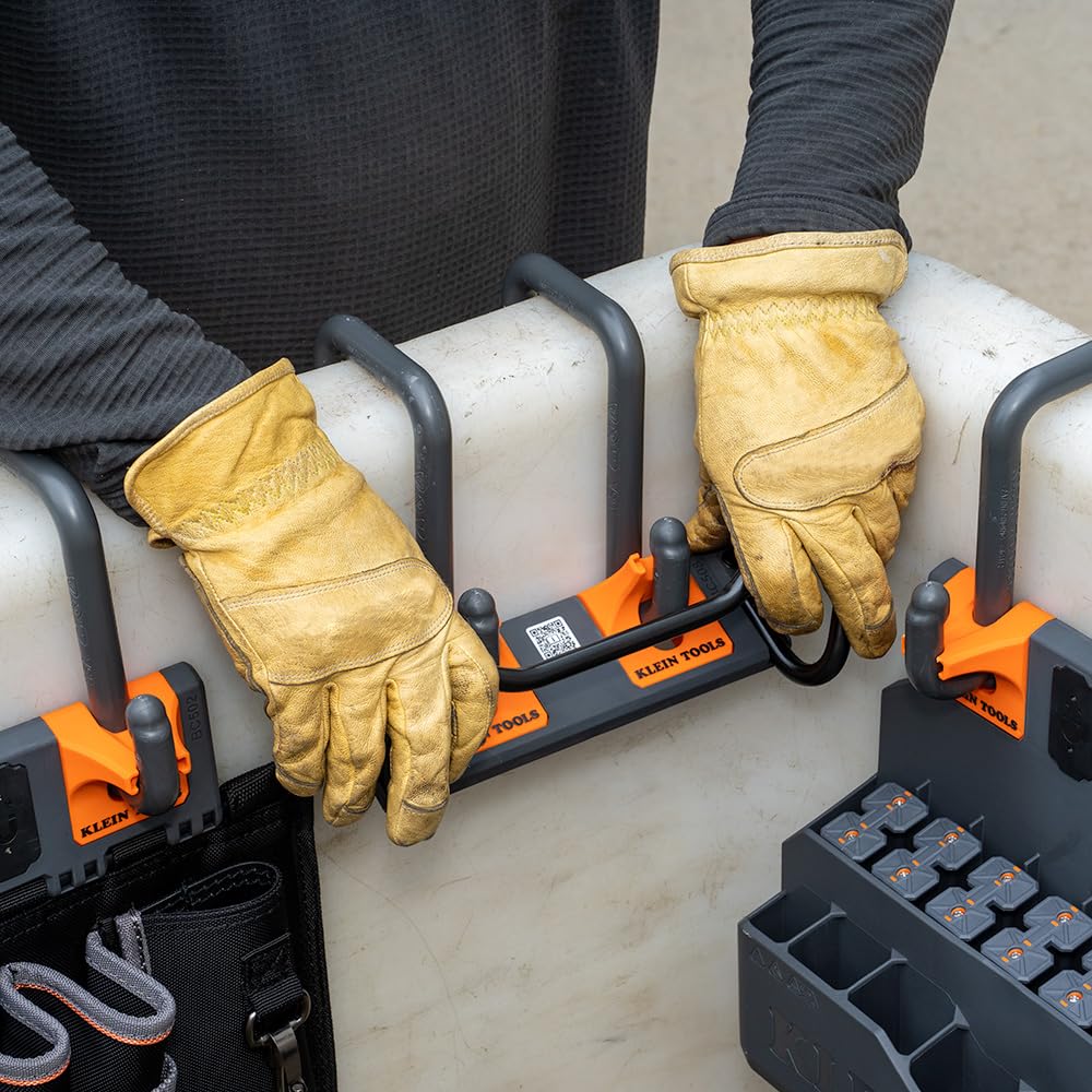 Klein Tools BC311 Lineman S-Hook, fabricado en Estados Unidos, para cubos de utilidad con borde de cubeta de 2 pulgadas, se conecta a todos los módulos de gancho en S del centro de trabajo de cubeta