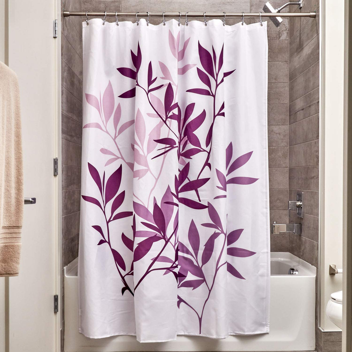 InterDesign Leaves Cortina de Ducha - Cortina de baño de diseño de tamaño estándar, 183,0 cm x 183,0 cm - Elegantes Cortinas Estampadas con Dibujo de Hojas - Poliéster Violeta - Violeta - 182.9An x 182.9Al cm (1 Paneles)