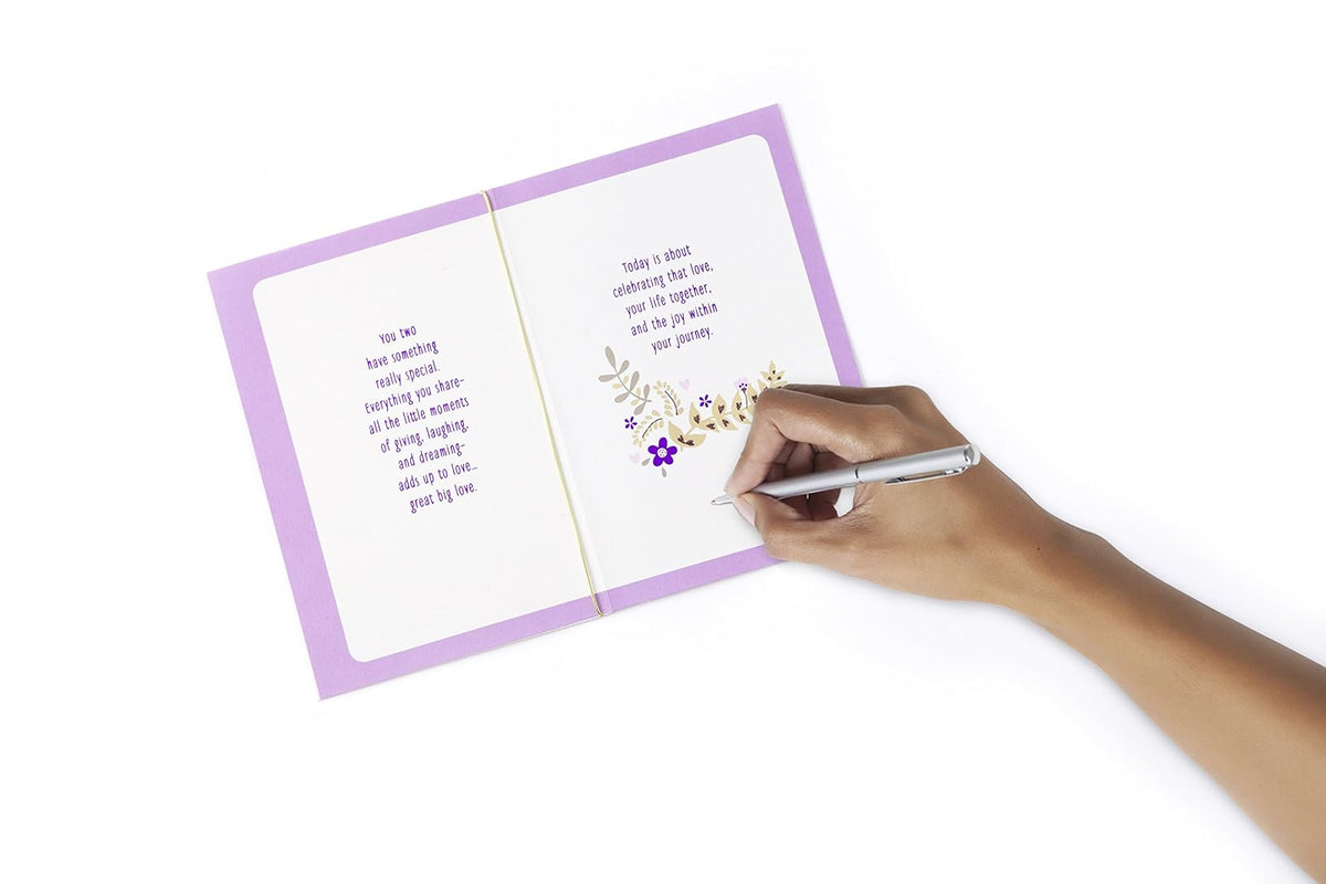 Hallmark Tarjeta de felicitación de aniversario para una pareja (pájaros y flores)