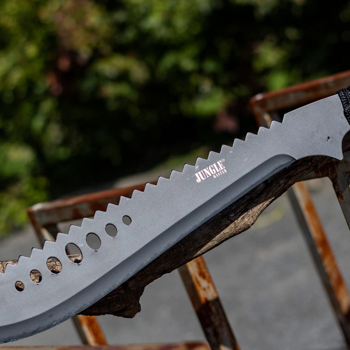Jungle Master - Machete Jm-031B, Hoja Dentada Negra Invertida, Mango Negro Envuelto Con Cable, 21 Pulgadas En Total