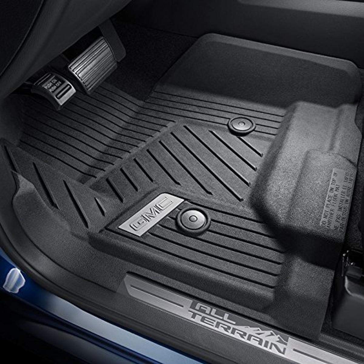 GM Accessories 84185474 - Forro para Piso Delantero en Negro Azabache con Logotipo GMC (con Consola Central)