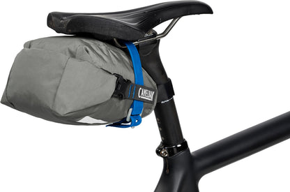 CamelBak M.U.L.E. 1 Bolsa de sillín Bikepacking - Paquete para Tus Esenciales, Almacenamiento expandible