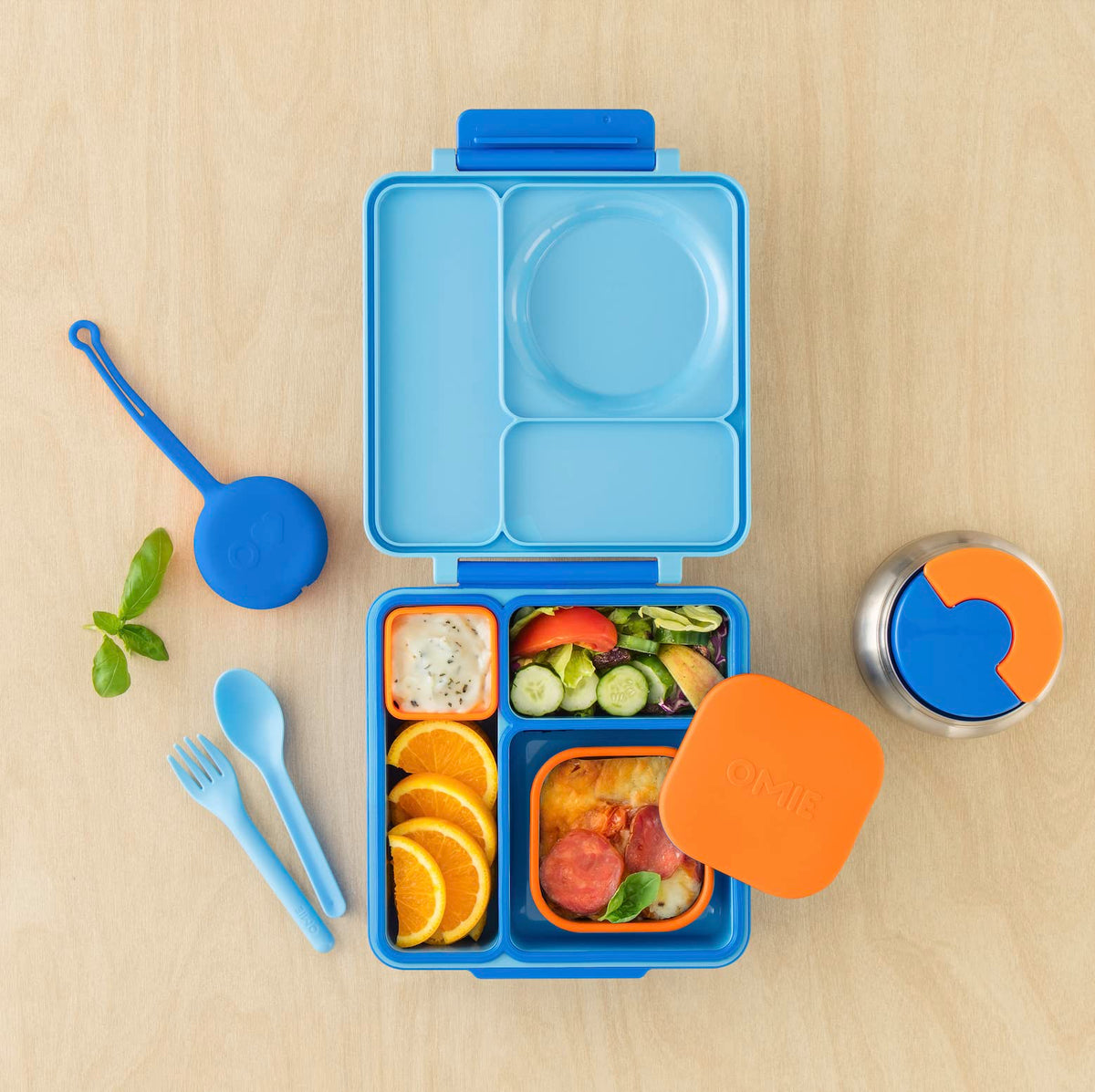 Omielife - Recipientes de silicona a prueba de fugas para aperitivos para llevar, recipientes de almacenamiento de alimentos con tapa, almuerzo escolar Bento contenedor, 9.4 onzas, Orange