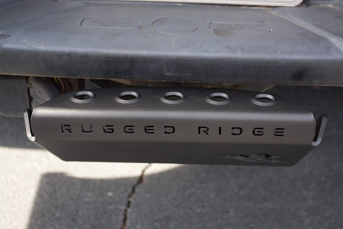 Rugged Ridge Hitch - Placa antideslizante | Negro, acero | 18013.01 | Se adapta a Jeep Wrangler JK/JL 2007-2026; Jeep Gladiator JT 2020-2026 con enganche receptor de 2 pulgadas