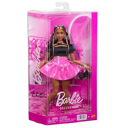 Barbie Style Muñeca Fashionista Deluxe Style Top Nergo 4Y+ | parte superior corto de satén negro, pelo largo café, embrague negro y joyas de plata