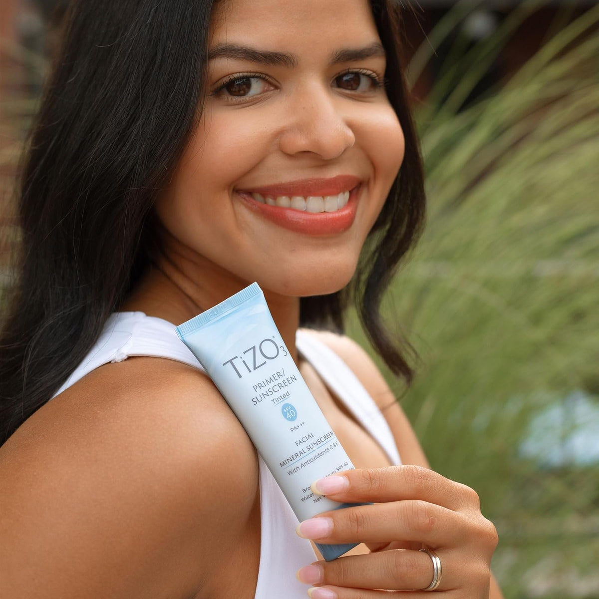 TiZO 3. Protector solar 100% mineral SPF40 con color, textura sedosa y acabado mate.