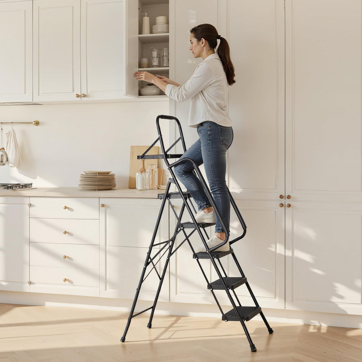 VEVOR Escalera Plegable de 5 Peldaños, Escalera de Tijera con Estructura de Acero, Capacidad de Carga Máx. 272 kg, con Pies Antideslizantes Bandeja de Herramientas Pasamanos, para Doméstico Oficina
