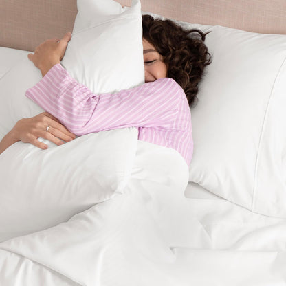 UGG - Juego de sábanas de Lujo de 4 Piezas con Bolsillos Profundos y 2 Fundas de Almohada Lavables a máquina, para recámara básico y Ropa de Cama universitaria, tamaño matrimonial XL, Blanco (Hedi)