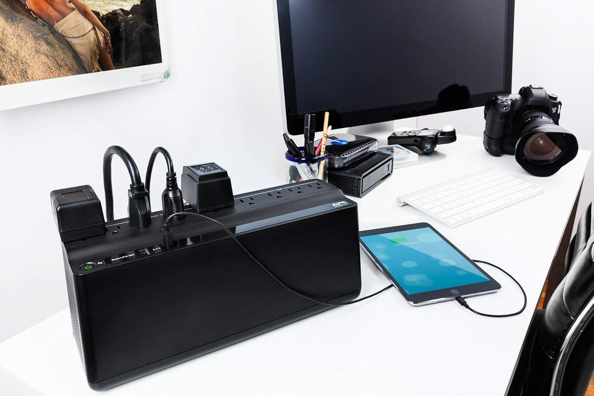 APC Unidad UPS 9 Tomas de Corriente y 2 Puertos USB, 120V