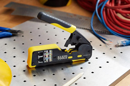 KLEIN TOOLS VDV226-110 | Ponchadora RJ45 | Pela, Corta Y Crimpa | Pass-Thru | Haz instalaciones RJ45 más prácticas: pela, corta y crimpa con una sola herramienta, ideal para trabajos de voz y datos.