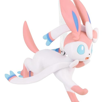 Hallmark - Adornos de Navidad de Pokémon Sylveon, Regalos para Jugadores | Construcción de plástico duradero, accesorio de suspensión para exhibición, artículo individual, 1 x 3 pulgadas