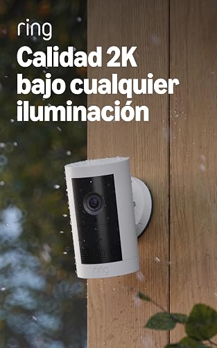 Cámara para exteriores inalámbrica Ring Plus: Video 2K gran angular con Ring Vision, visión nocturna a todo color con poca luz, versatilidad para montar en cualquier lugar. Blanca