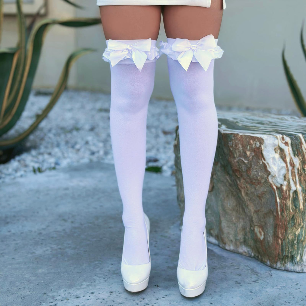 Leg Avenue - Muslos opacos para mujer con ribete de satén y lazo