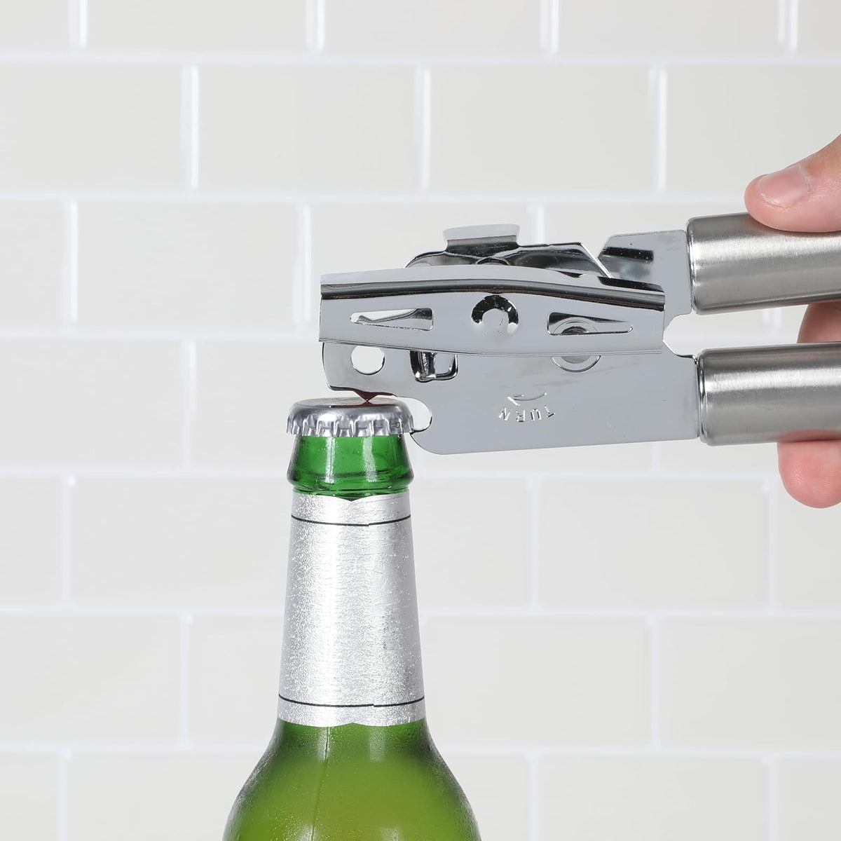 Oster Baldwyn - Abrelatas y abrebotellas multifunción con mango de acero inoxidable, herramienta de cocina duradera para una fácil apertura