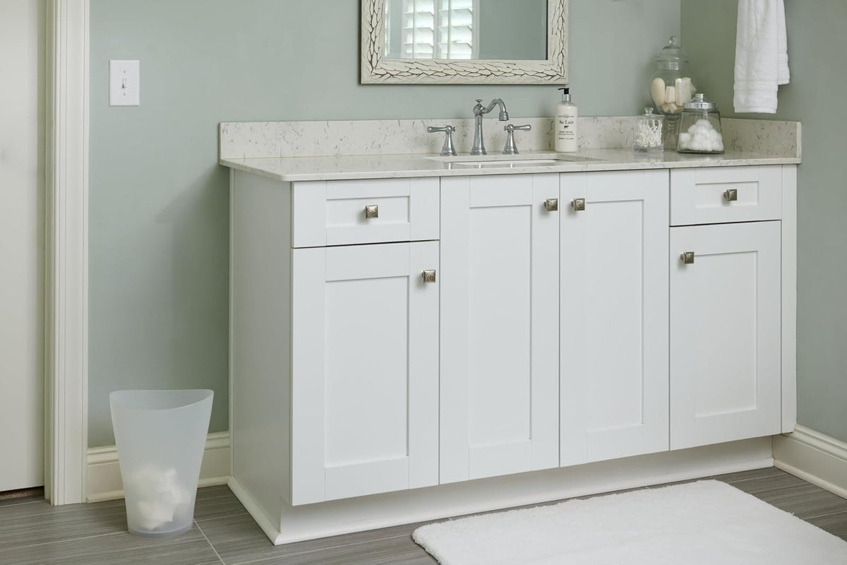 Rubbermaid Spaworks – Cesto Curvo de Perfil Delgado para Espacios Reducidos, Bote sin Tapa para Baño, Recámara y Oficina en Casa, Capacidad de hasta 9 L, Transparente FG290200CLR