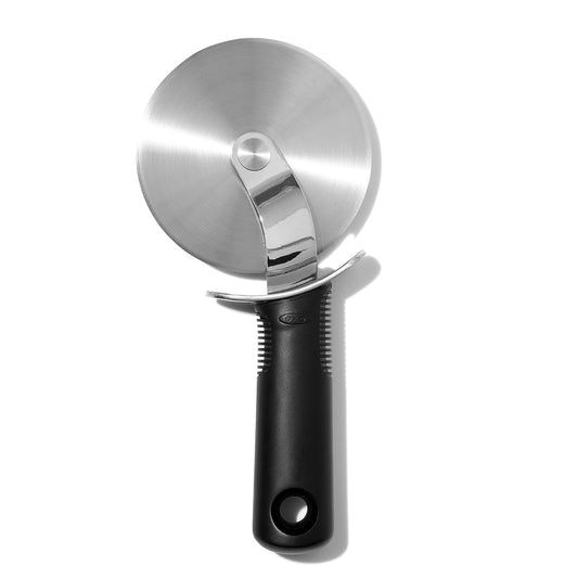 OXO Good Grips - Rueda de pizza grande de 4 pulgadas y cortador