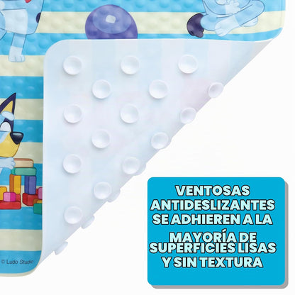 Bluey - Alfombrilla de baño para niños, niños pequeños y bebés, 15.5 x 22 Pulgadas, Antideslizante, Alfombrilla de Tina con ventosas, Lavable a máquina, Acolchada para Proteger, fácil de Limpiar