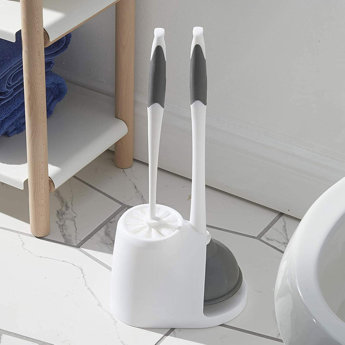 Clorox - Juego combinado de cepillo para polvo para inodoro y émbolo con organizador de almacenamiento, émbolo de inodoro para baño, organizadores y almacenamiento, accesorios de baño, desatascador de
