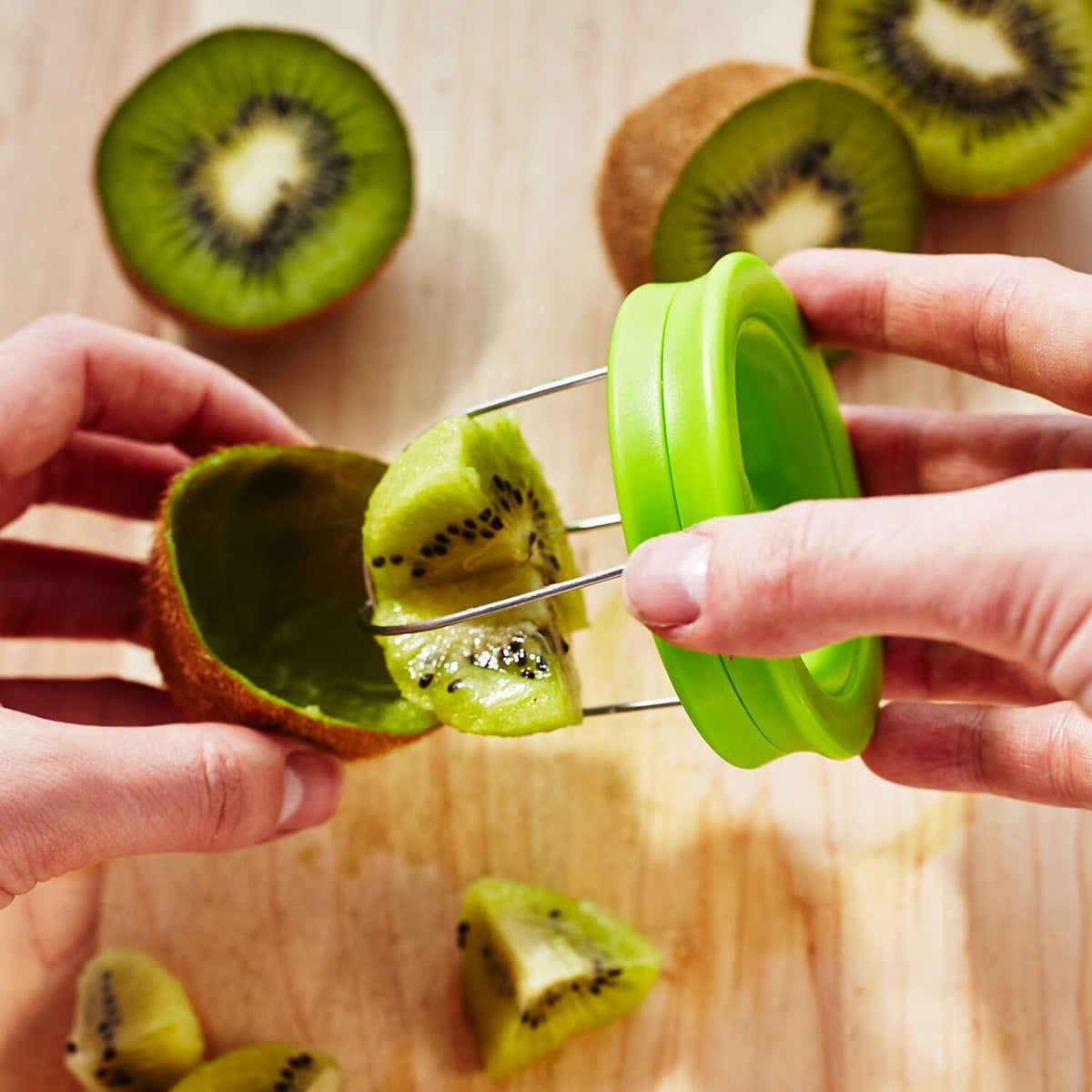 Tovolo - Herramienta para Cortar Kiwi 2 en 1
