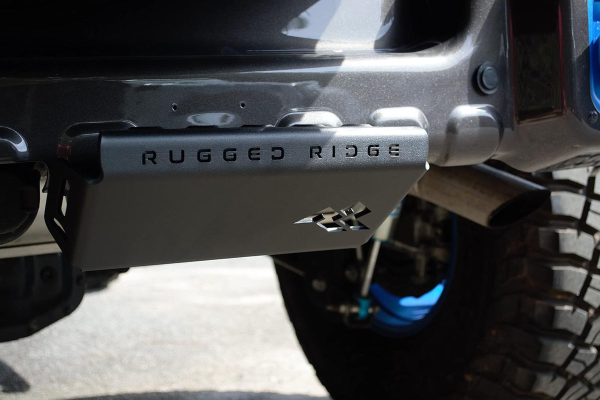 Rugged Ridge Hitch - Placa antideslizante | Negro, acero | 18013.01 | Se adapta a Jeep Wrangler JK/JL 2007-2026; Jeep Gladiator JT 2020-2026 con enganche receptor de 2 pulgadas