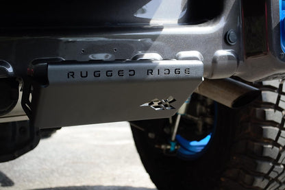 Rugged Ridge Hitch - Placa antideslizante | Negro, acero | 18013.01 | Se adapta a Jeep Wrangler JK/JL 2007-2026; Jeep Gladiator JT 2020-2026 con enganche receptor de 2 pulgadas