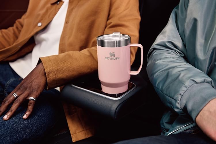 STANLEY La Taza Suburbana Cotidiana | 24 oz | Beber a Través de la Tapa | Taza para Café, Té y Bebidas | Taza de Café de Acero Inoxidable Aislada | Libre de BPA | Brillo de Acero