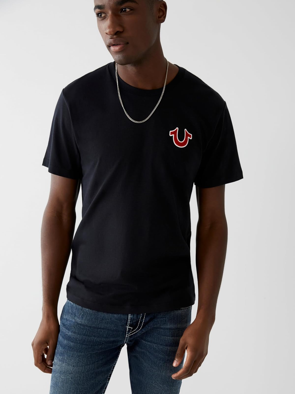 True Religion Men's Buddha Logo Short Sleeve Tee | Algodón suave, transpirable | Cuello redondo, ajuste clásico | Logotipo de pecho audaz | Camisetas gráficas para hombre