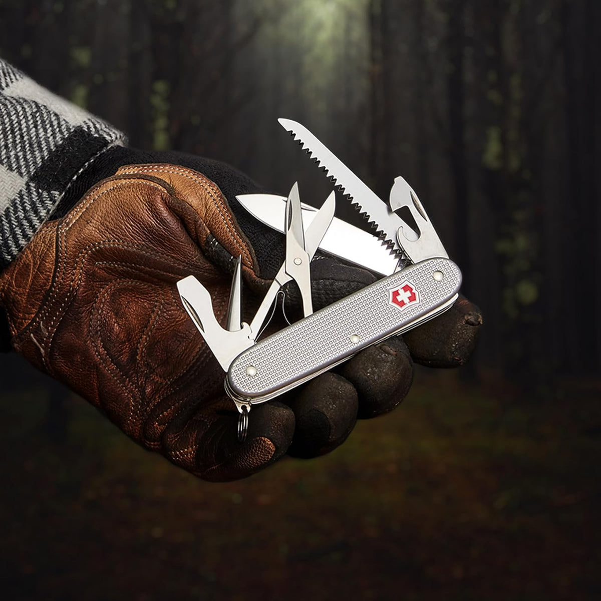 Victorinox Navaja Farmer X Alox Estriado, 10 Usos, Plata