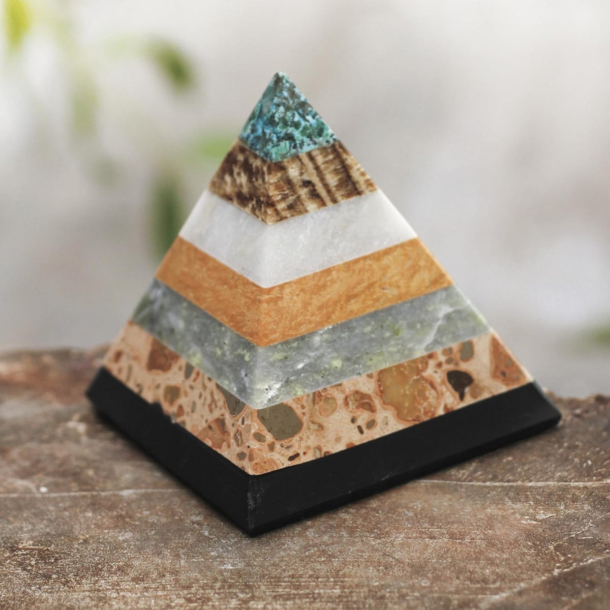 NOVICA - Escultura de pirámide de energía Positiva y Espiritual de curación, 3 Pulgadas, «Be Positive»