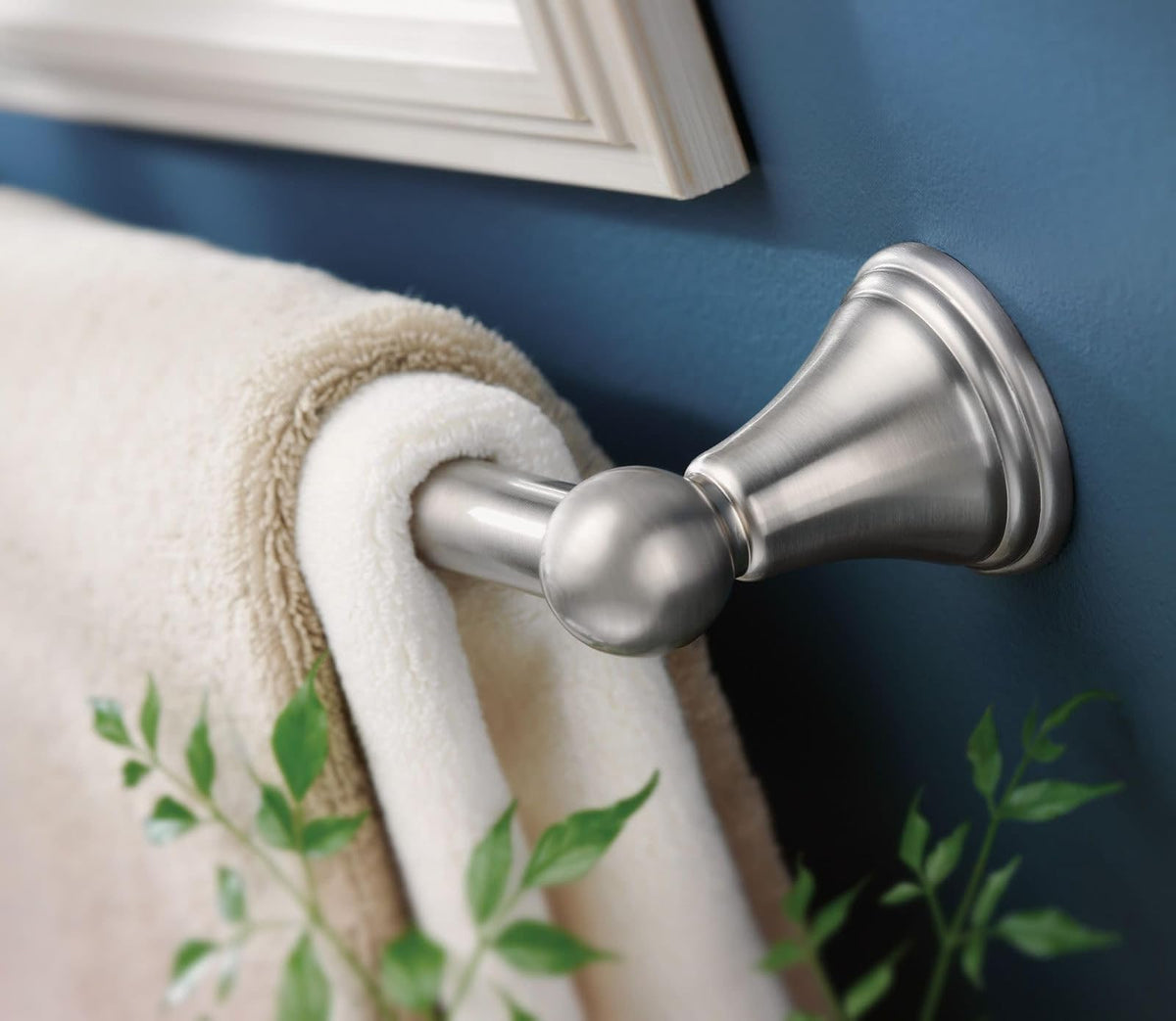 Moen DN8424 Barra para Toalla de Preston Collection 24" (61 cm.) Níquel cepillado 24 pulgadas