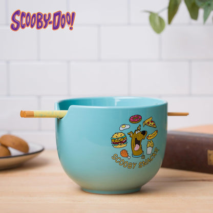 Silver Buffalo Scooby-Doo Scooby Snacks - tazón de arroz de cerámica con palillos, apto para microondas, 20 onzas
