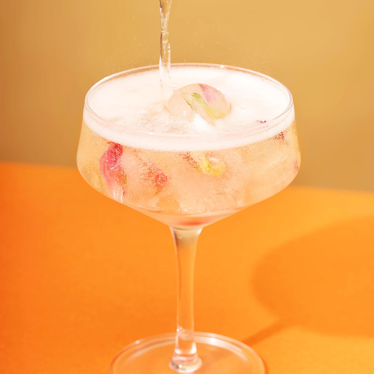 Viski Raye - Vasos de cóctel de vidrio en ángulo, copas de champaña, juego de vasos de martini expreso, juego de 4, 7 onzas