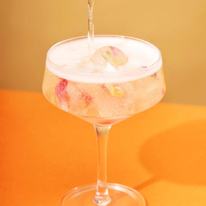 Viski Raye - Vasos de cóctel de vidrio en ángulo, copas de champaña, juego de vasos de martini expreso, juego de 4, 7 onzas