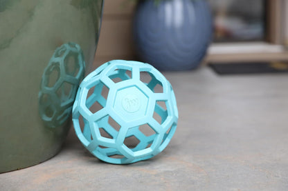 JW Pet HOL-EE Roller™, Bola de Rompecabezas de Juguete para Perro, Hule Natural, Grande (5.5 Pulgadas de diámetro), Azul