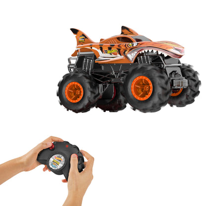 Hot Wheels Vehículo a Control Remoto Monster Trucks Tiger Shark Escala 1:24 para niños de 4 años en adelante