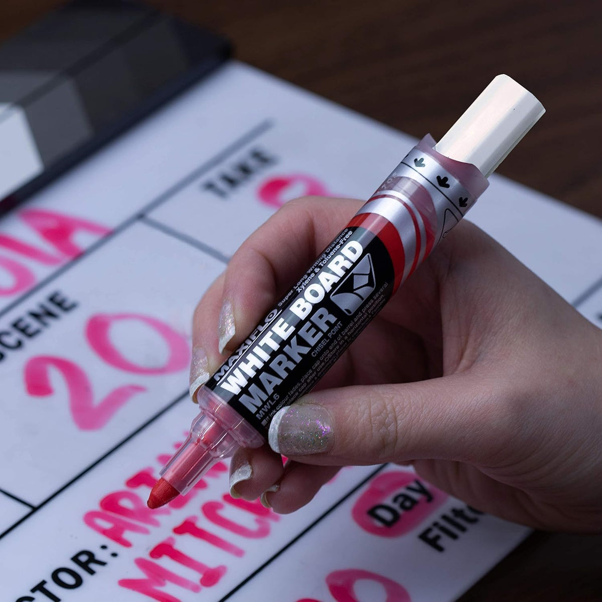 Marcador Pentel MaxiFlo para Pizarrón Blanco Tecnología Tinta Continua Caja con 12 Piezas Color Rojo-MWL6-B