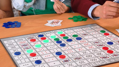 Sequence Premium Edition - Impresionante Juego con Tablero Gigante (20.4 x 26.2 Pulgadas), fichas exclusivas y Tarjetas de Lujo de Goliath, Azul, para Edades de 7 años en adelante