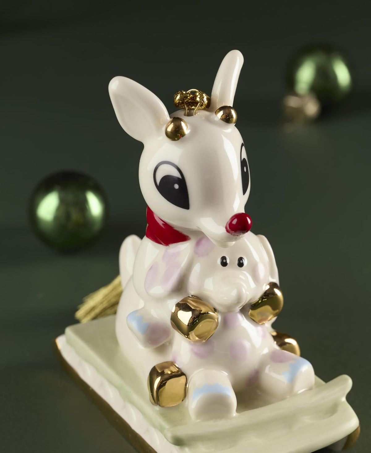 Lenox Ornaments, Rudolph y Elefante inadaptado, Adorno de Navidad, Porcelana con Detalles Dorados y cordón Colgante para decoración de árbol de Navidad, Decoraciones de Invierno, Adornos de árbol de