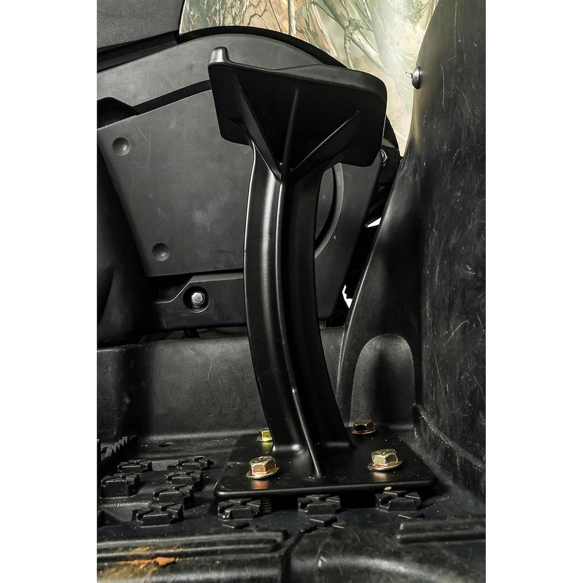 Pedestal Trasero para Tumbona Black Boar ATV – Diseño Duradero de Aluminio Fundido Recubierto de Polvo y Superficie Perforada para un Agarre Firme del pie, se Monta en la mayoría de estribos de ATV,