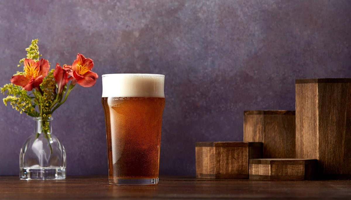 JoyJolt otorgar 19oz Cerveza Pint Juego de 4 vaso para cereza con capacidad en un pub tradicional