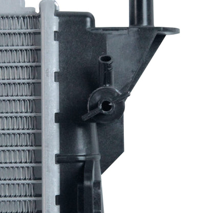 Radiador TYC 2157 Compatible con Ford Crown Victoria 1998-2002 | Sustituye a F8VZ 8005 BA 670 9394 431393 CU2157 8012157 221-9029 FO3010106. Reemplazo de grado OE.