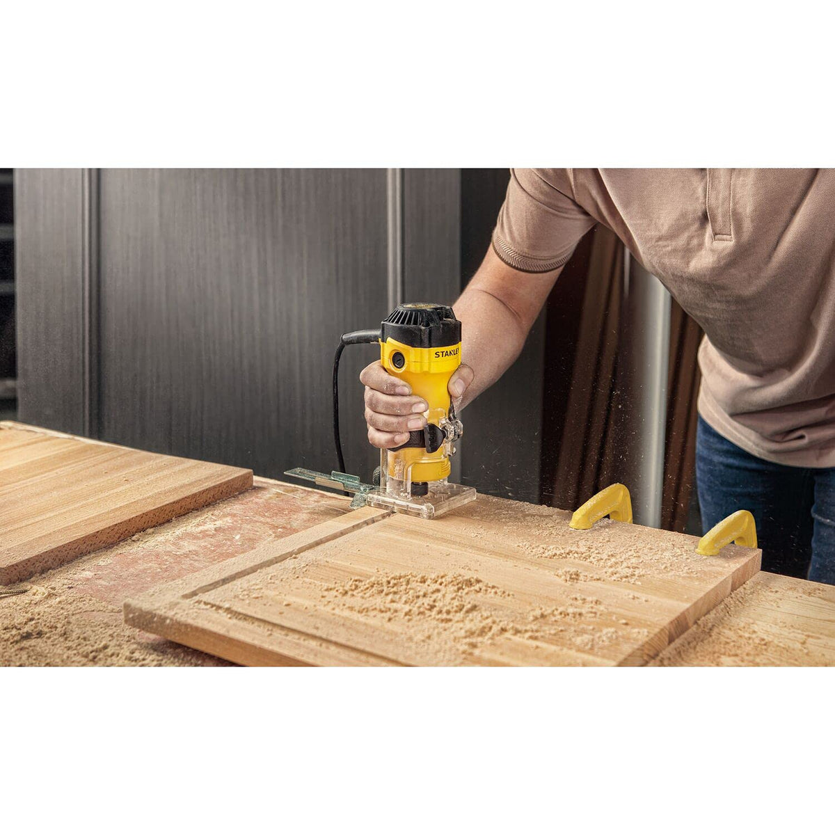STANLEY Fresadora Eléctrica Base Fija 1/4" (6mm), Rebajadora y Rebordeadora, Metal y Plástico, 550W, ST55