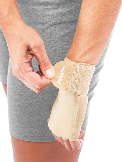 MUELLER - Guantes de compresión de medicina deportiva para hombres y mujeres, soporte para aliviar el dolor de manos y muñecas, ideal para túnel carpiano, artritis, se adapta a derecha o izquierda