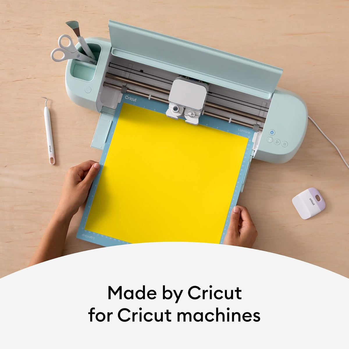 Cricut - Rollo de vinilo permanente de alta calidad (12 x 15 pies), color amarillo piedra, resistente a la intemperie, apto para lavaplatos y a prueba de decoloración, compatible con máquinas de corte