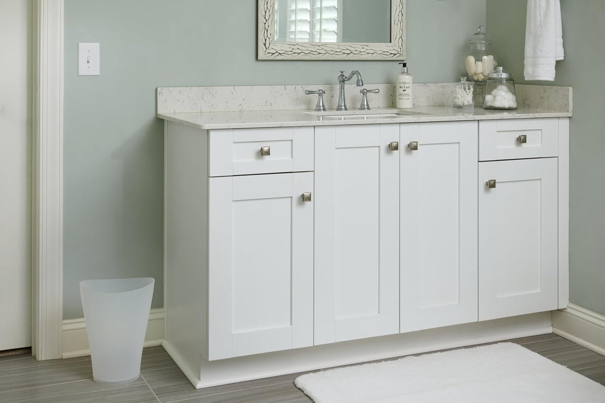 Rubbermaid Spaworks – Cesto Curvo de Perfil Delgado para Espacios Reducidos, Bote sin Tapa para Baño, Recámara y Oficina en Casa, Capacidad de hasta 9 L, Transparente FG290200CLR